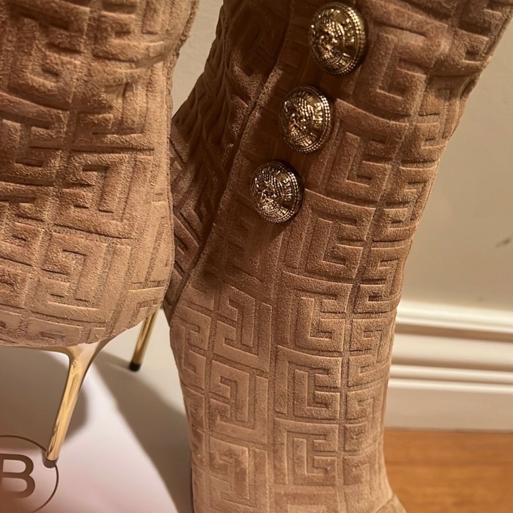 Boots - Picture 2 of 3